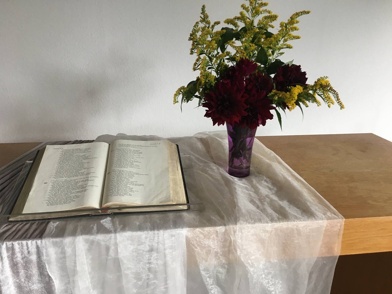 Bibel und Blumen in der Stadtmission